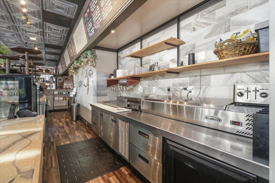 More Photos Of 210 Jan Howard Expy, West Plains Restaurant For Sale