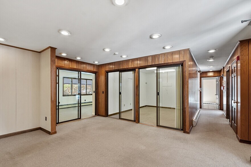 More Photos Of 1980 Lunenburg Rd, Lancaster Loft Creative Space For Lease