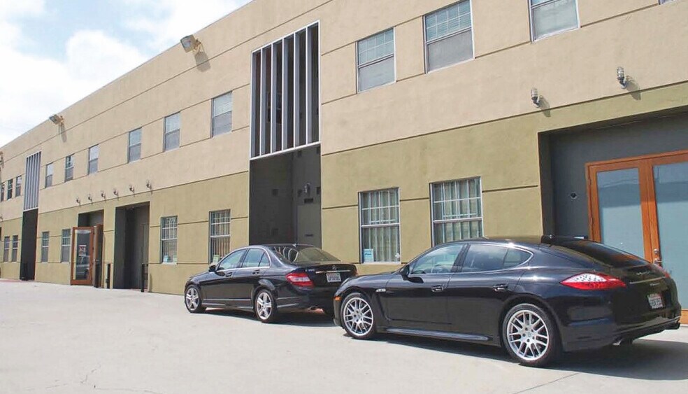 Primary Photo Of 8950-8956 Ellis Ave, Los Angeles Showroom For Lease