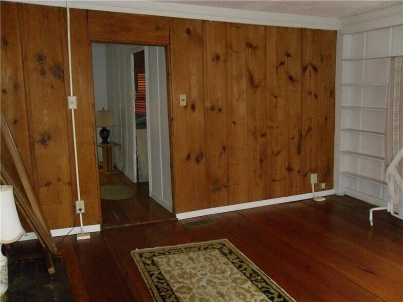 More Photos Of 596 Main St, Somers Freestanding For Sale