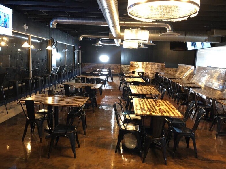 More Photos Of 1600 N Interstate 35 E, Lancaster Storefront Retail Office For Lease