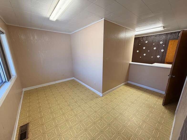 More Photos Of 311 Nestles Rd, Soledad Veterinarian Kennel For Sale