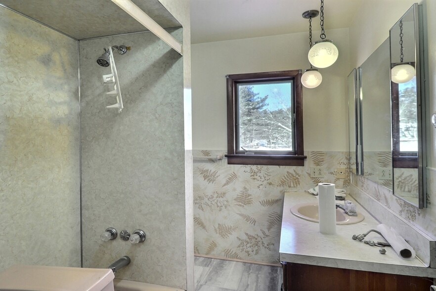 More Photos Of 306 Merwinsburg Rd, Effort Apartments For Sale