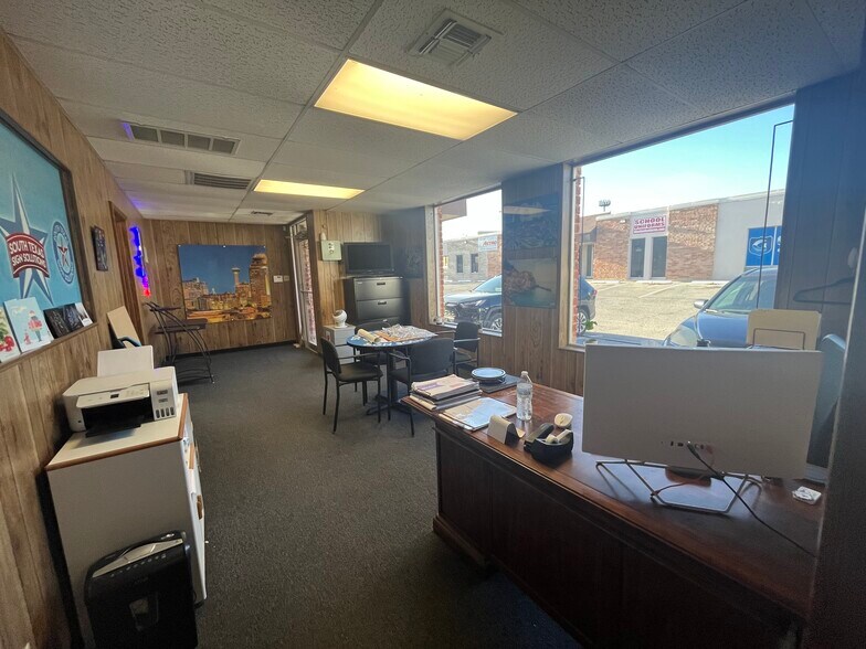 More Photos Of 10646 Gulfdale St, San Antonio Unknown For Lease