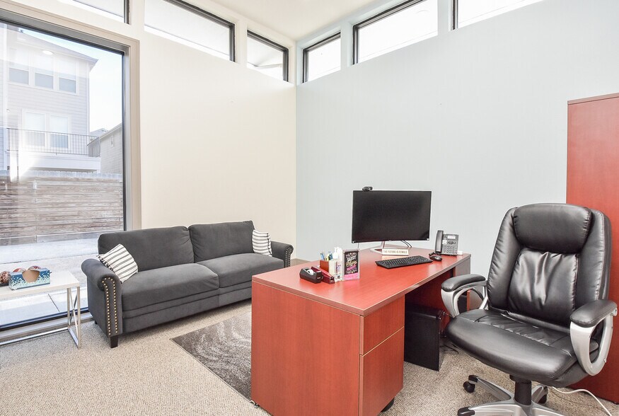 More Photos Of 8703 Meadowcroft Dr, Houston Medical For Sale