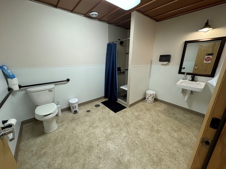 More Photos Of 3399 Peger Rd, Fairbanks Light Distribution For Lease