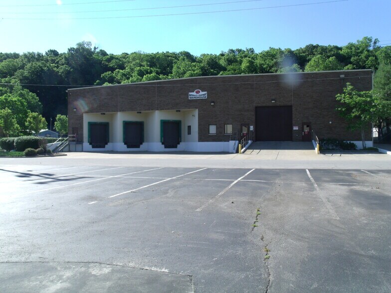 More Photos Of 411 Holmes St, Frankfort Light Distribution For Sale