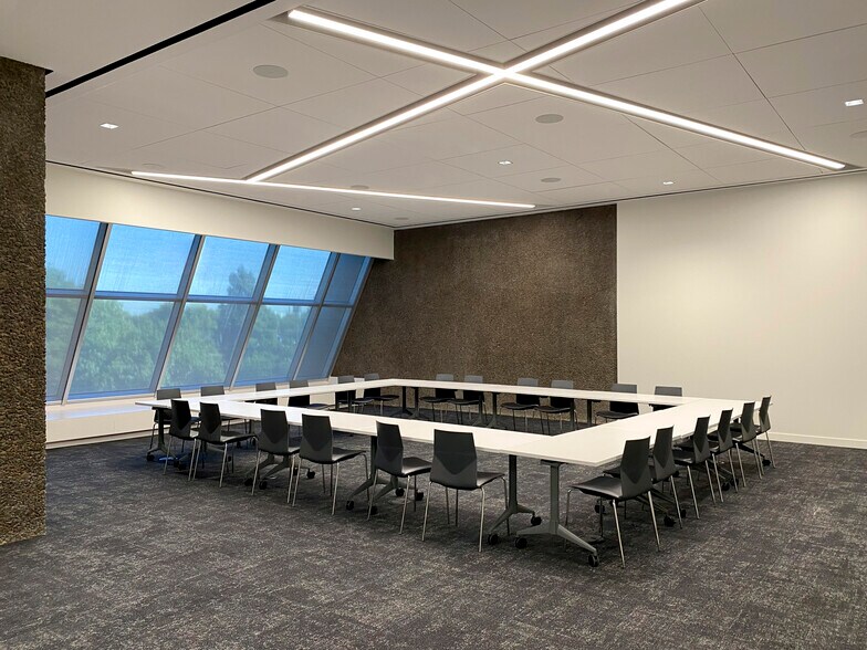 More Photos Of 3000 Pegasus Park Dr, Dallas Unknown For Lease