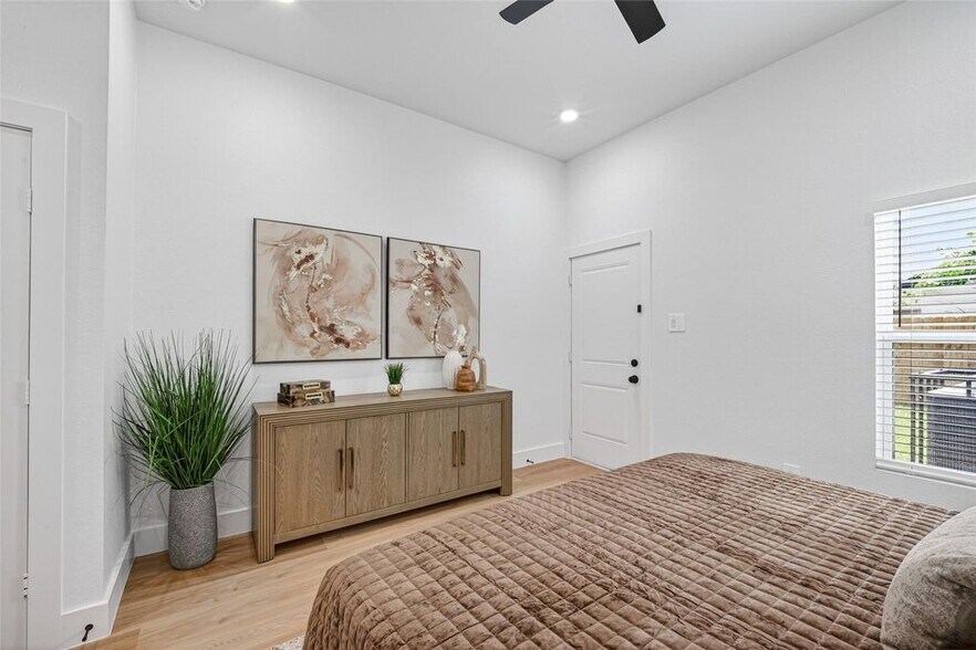 More Photos Of 7840 Nashville Unit A/B Street, Houston Apartments For Sale