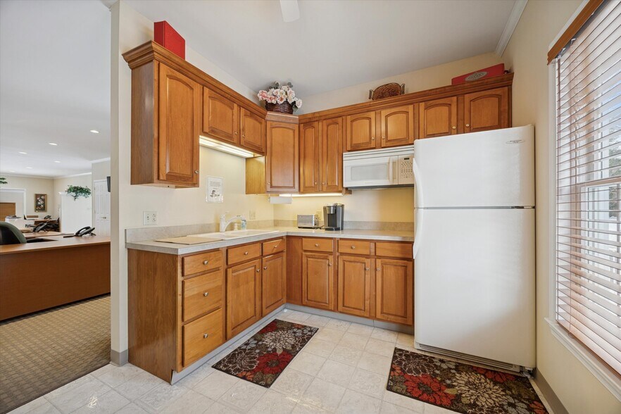 More Photos Of 326 Main St, Harleysville Office For Sale