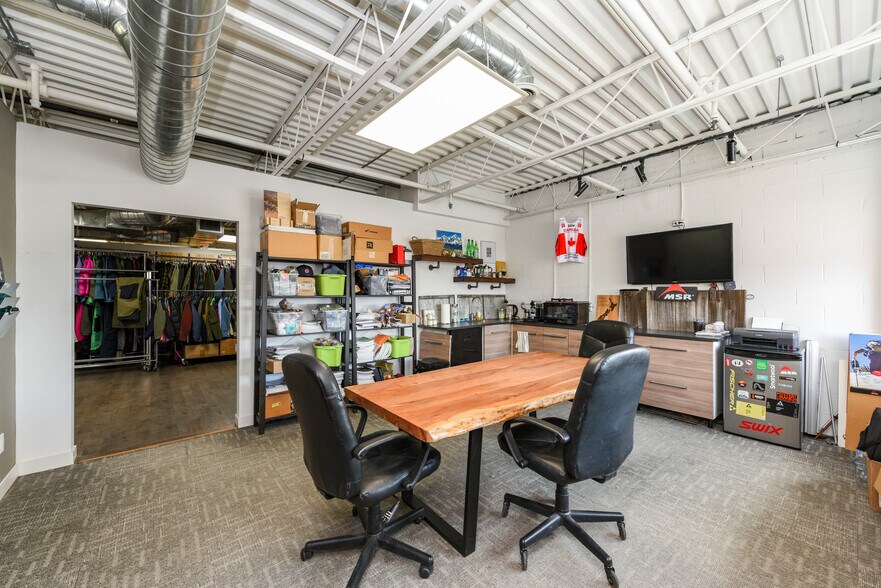 More Photos Of 750 Oakdale Rd, Toronto Light Distribution For Sale