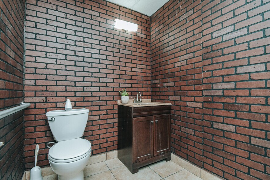 More Photos Of 6801 N Navarro St, Victoria Storefront Retail Office For Lease