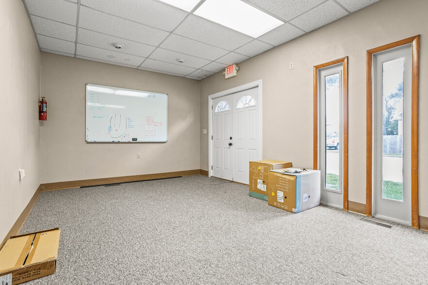 More Photos Of 105 Sycamore St, Medway Medical For Sale
