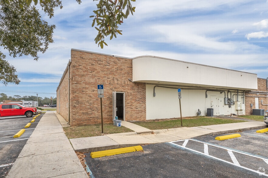 More Photos Of 503 N Navy Blvd, Pensacola General Retail For Lease