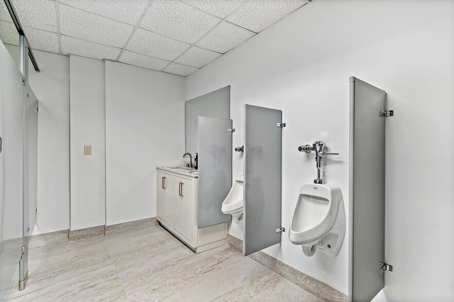 More Photos Of 555 S Andrews Ave, Pompano Beach Medical For Sale