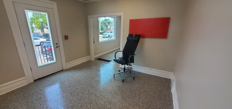 More Photos Of 4927 Main St, Downers Grove Storefront Retail Office For Lease