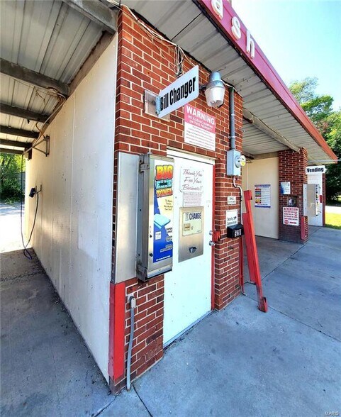 More Photos Of 520 Range Ln, Cahokia Carwash For Sale