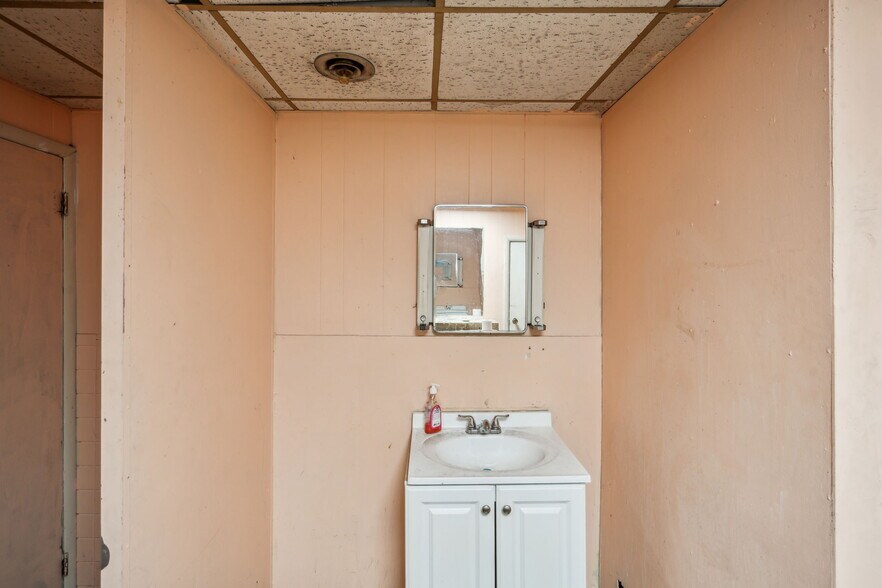 More Photos Of 2901 N 18th St, Philadelphia Warehouse For Sale