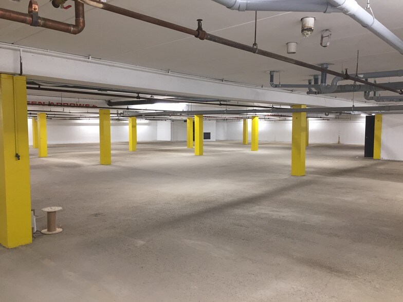 Primary Photo Of 10104 114 St NW, Edmonton Freestanding For Lease