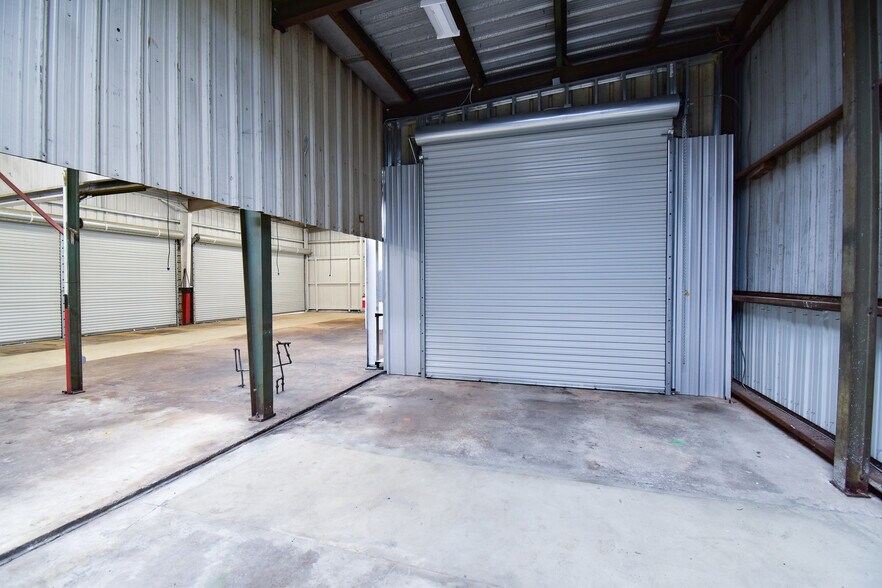 More Photos Of 8969 Pensacola Blvd, Pensacola Auto Repair For Sale
