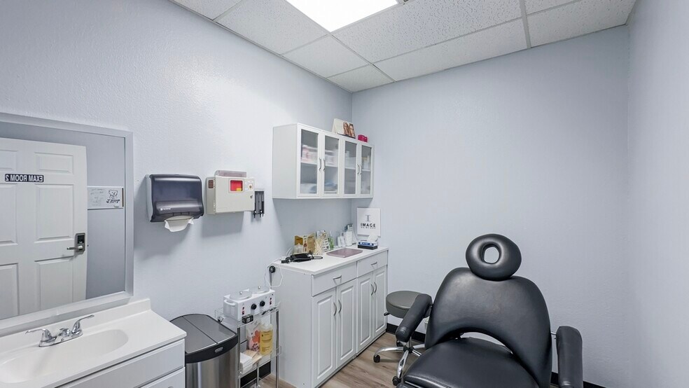 More Photos Of 2900 N Green Valley Pky, Henderson Medical For Lease