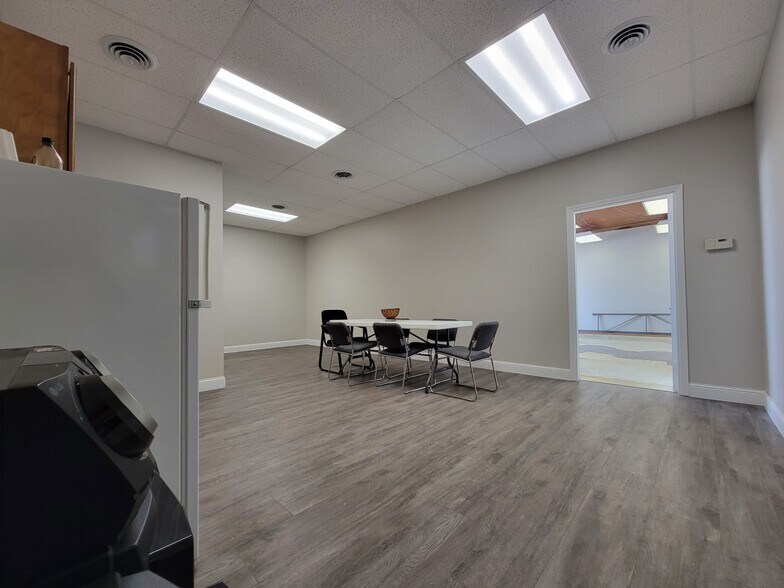 More Photos Of 6202 Material Ave, Loves Park Light Distribution For Sale