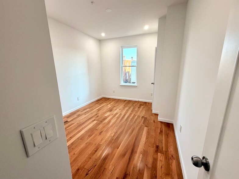 More Photos Of 5352 Cedar Ave, Philadelphia Apartments For Sale
