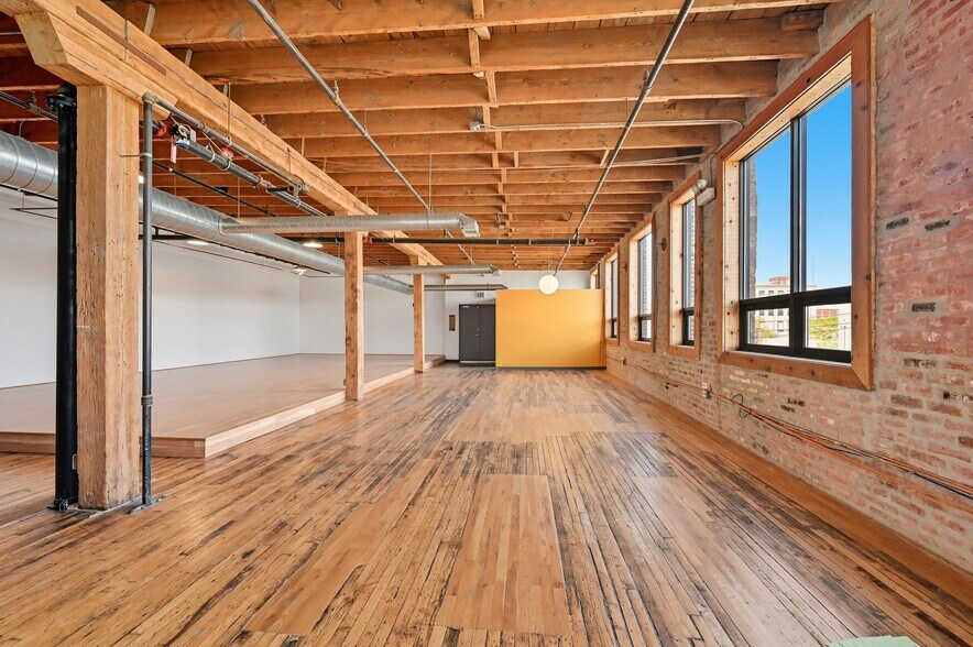 More Photos Of 2130-2140 W Fulton St, Chicago Flex For Lease