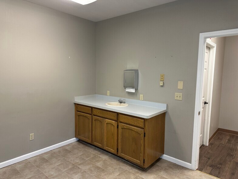 More Photos Of 10 Governors Ln, Chico Medical For Sale