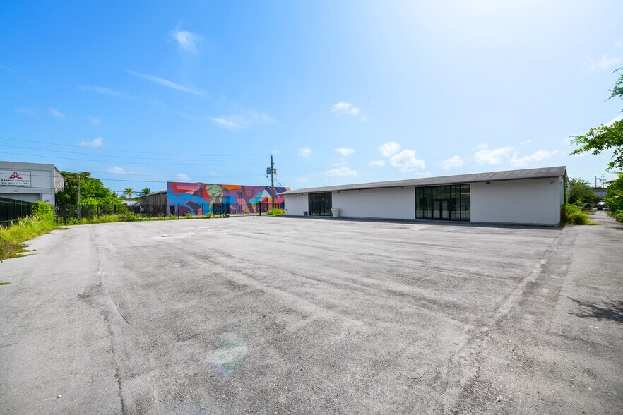 More Photos Of 80 NW 72nd St, Miami Storefront Retail Office For Lease