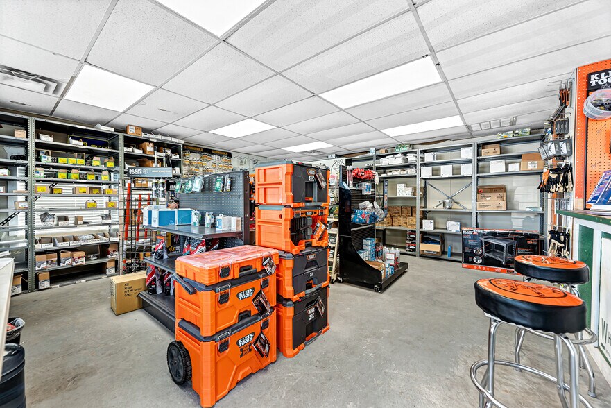 More Photos Of 1520 E Main St, Siloam Springs Storefront For Sale