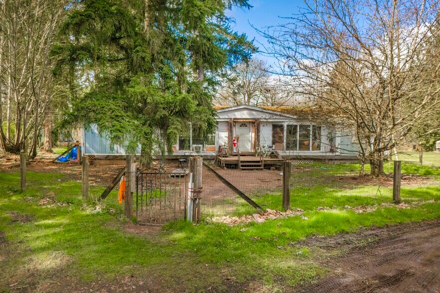 More Photos Of 32416 Mountain Hwy E, Eatonville General Retail For Sale