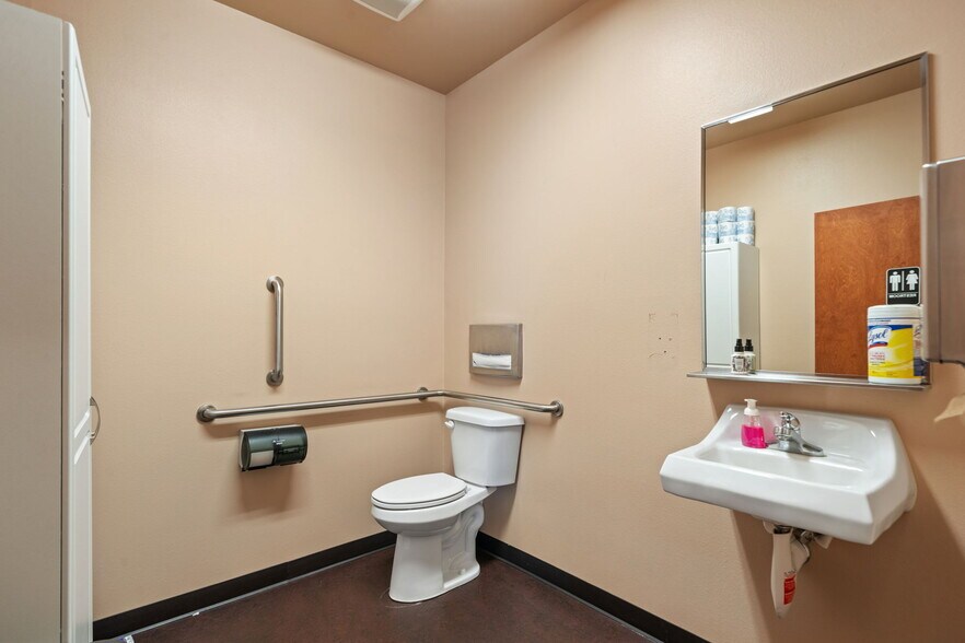 More Photos Of 538 N 5th Ave, Sequim Medical For Sale