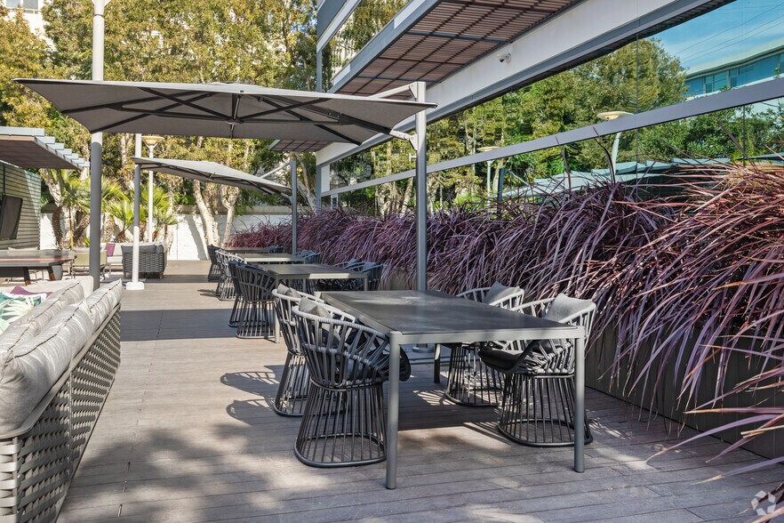 More Photos Of 1640 S Sepulveda Blvd, Los Angeles Office For Lease