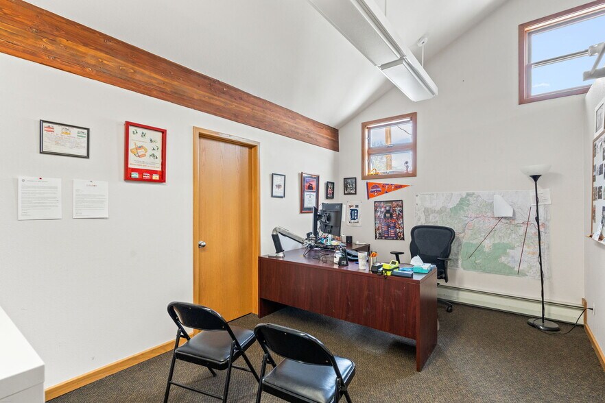 More Photos Of 1111 Rose St, Georgetown Office For Sale