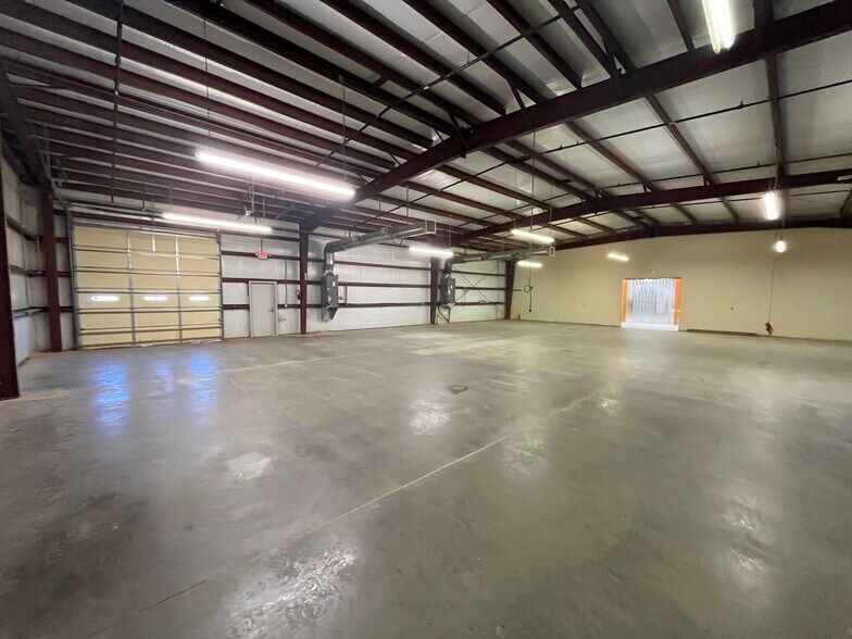 More Photos Of 3015 Bashor Rd, Conway Warehouse For Lease