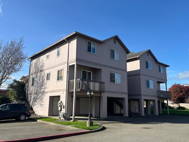 More Photos Of 3200 Matthew Ln, Fortuna Apartments For Sale