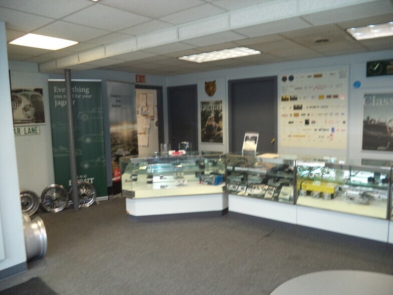 More Photos Of 92 Londonderry Tpke, Manchester Auto Dealership For Sale