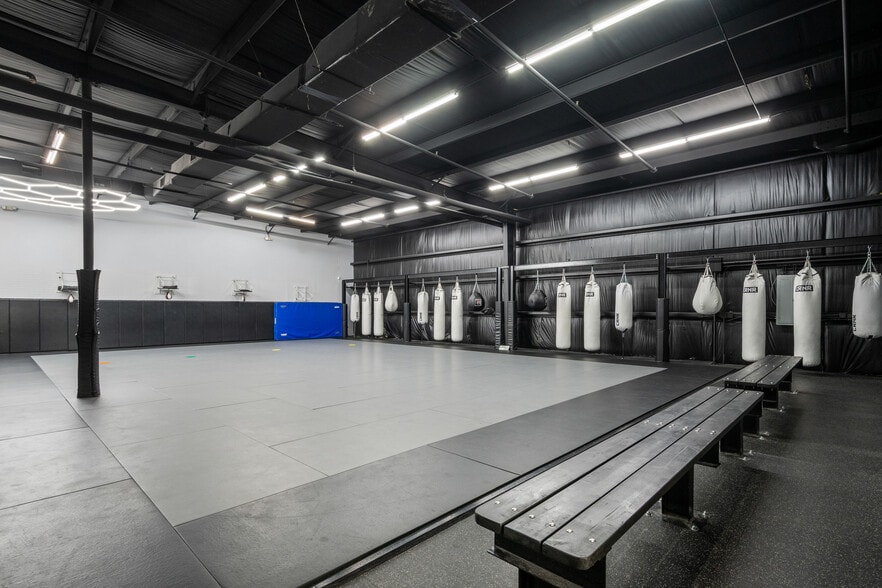 Primary Photo Of 300 Countyline Ct, Oakland Light Manufacturing For Lease
