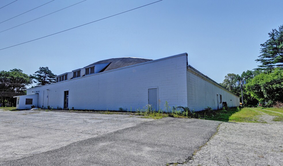 More Photos Of 109 Stockbridge Rd, Great Barrington Bowling Alley For Sale