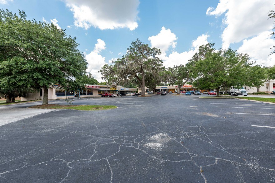 More Photos Of 5810-5840 SE Abshier Blvd, Belleview Storefront For Lease