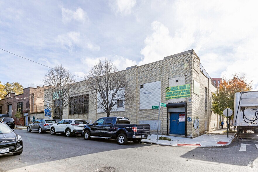 More Photos Of 830 Barry St, Bronx Warehouse For Lease