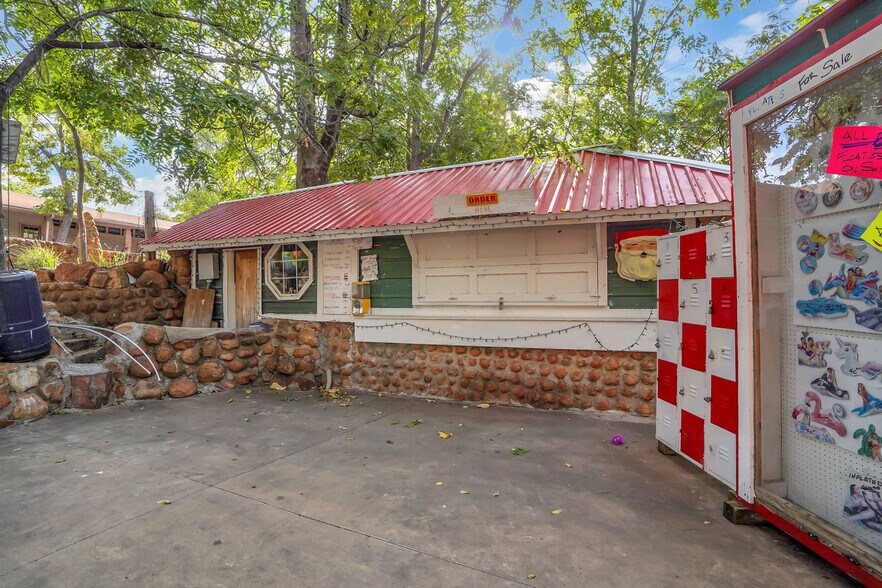 More Photos Of 140 E Lake Dr, Medicine Park Restaurant For Sale