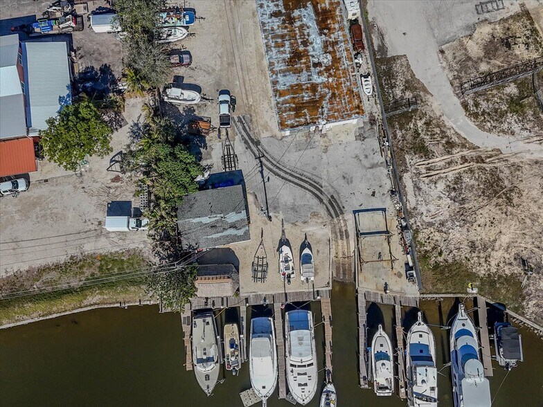 More Photos Of 17671-17681 San Carlos Blvd, Fort Myers Marina For Sale