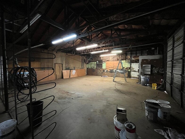 More Photos Of 7726 Warwick Blvd, Newport News Warehouse For Lease