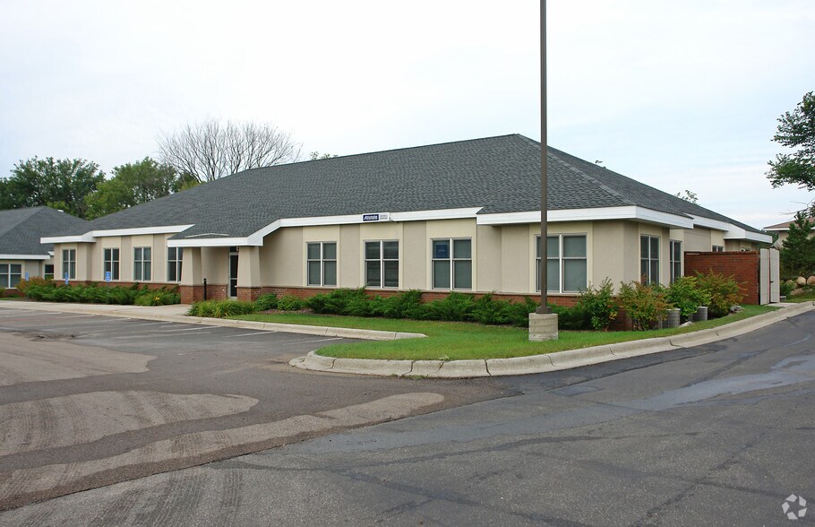 More Photos Of 1585 Thomas Center Dr, Saint Paul Unknown For Lease