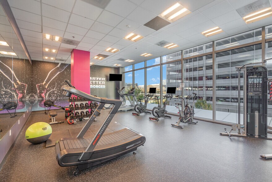 More Photos Of 615 S College St, Charlotte Office For Lease