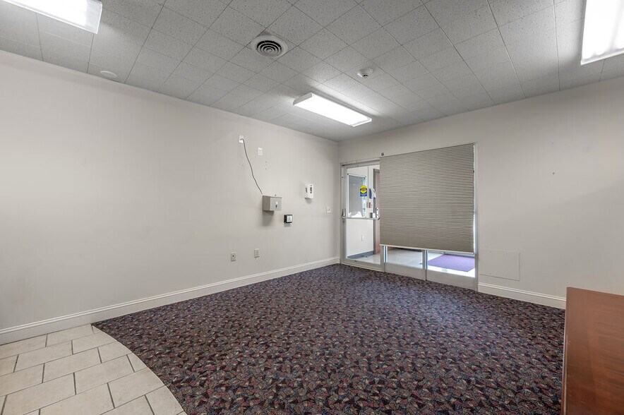 More Photos Of 250 Crossfield Dr, Versailles Industrial For Lease