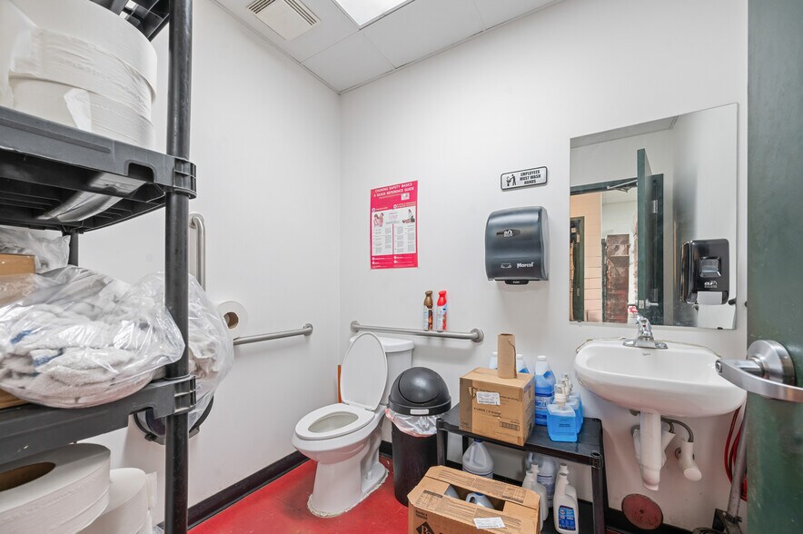 More Photos Of 8826 34 Rd, Cadillac Storefront For Sale