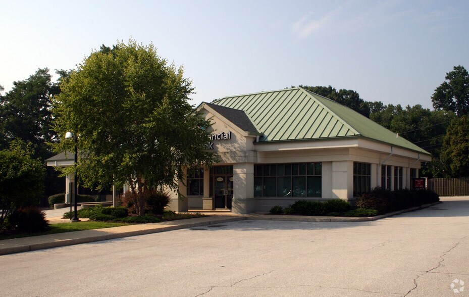 Primary Photo Of 414 W Lancaster Ave, Devon Bank For Lease